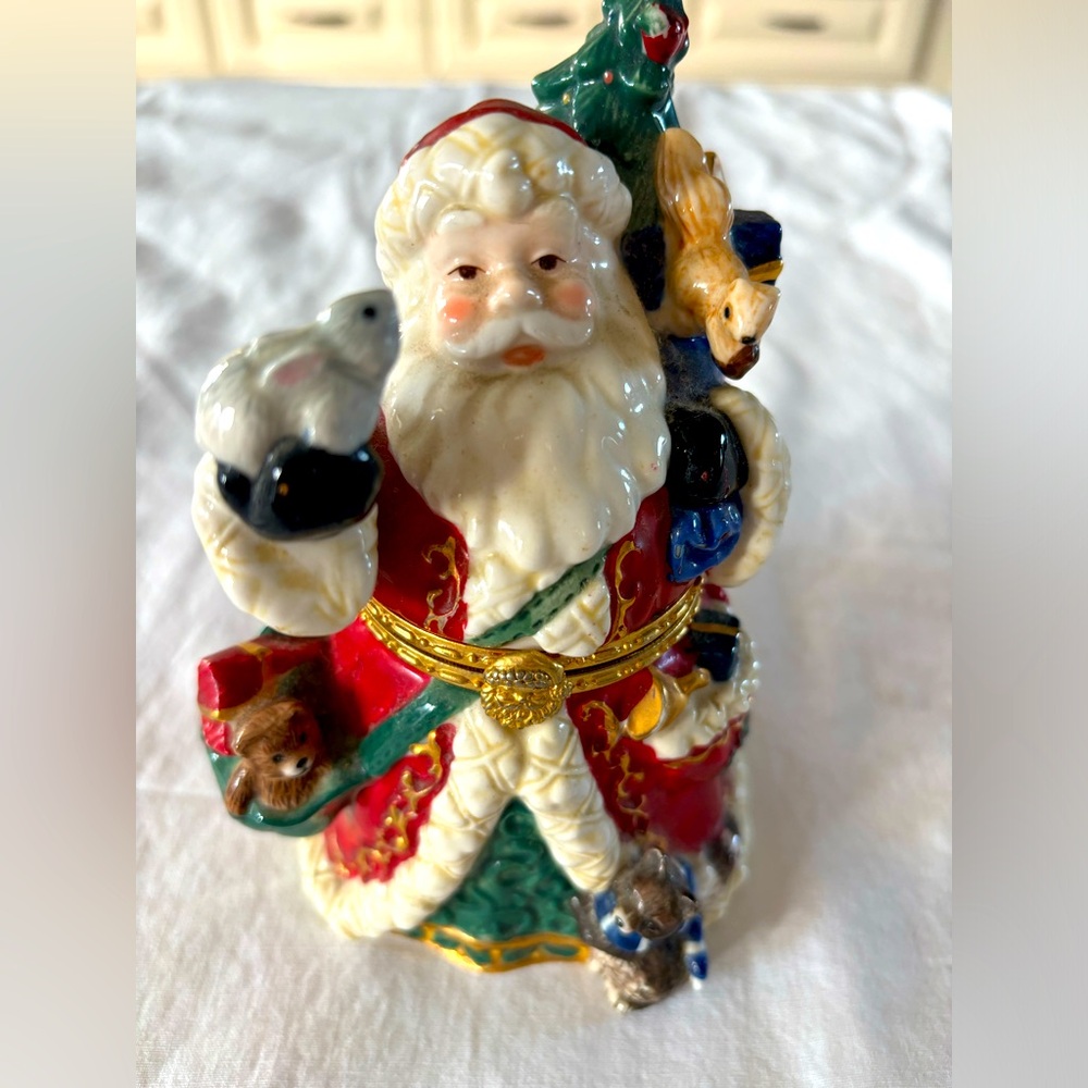 Santa figurine box. No chips. Super cute box